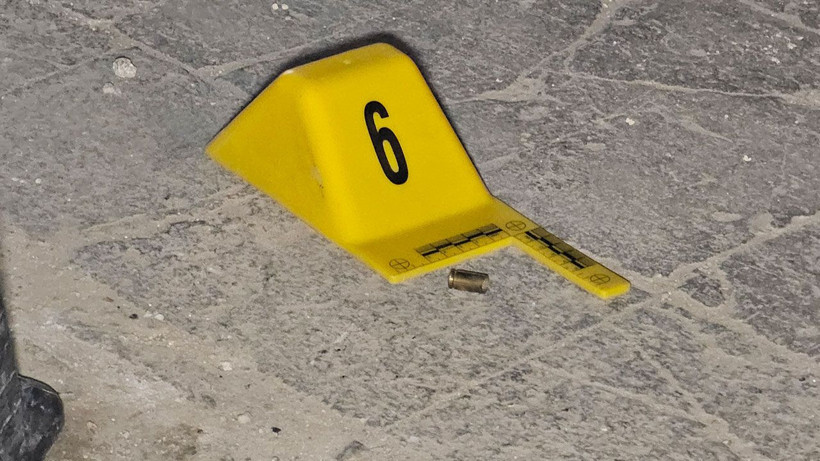 Çay ocağına bir ayda ikinci silahlı saldırı; kurşunlar polis aracına isabet etti - Resim: 1