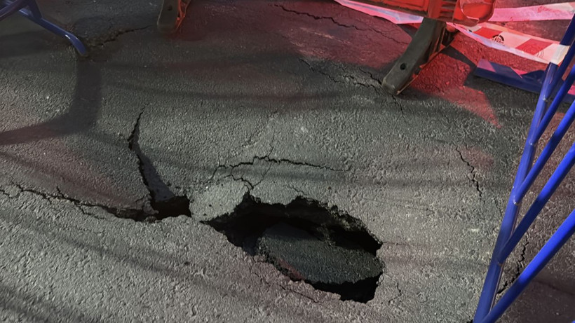 Kağıthane’de yol çöktü - Resim: 1