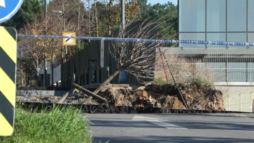 Ümraniye'de istinat duvarı inşaat sırasında yıkıldı - Resim: 4