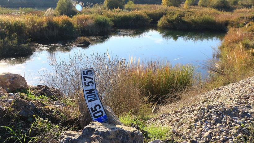 Tokat’ta ehliyetsiz sürücü otomobille gölete düştü - Resim: 2
