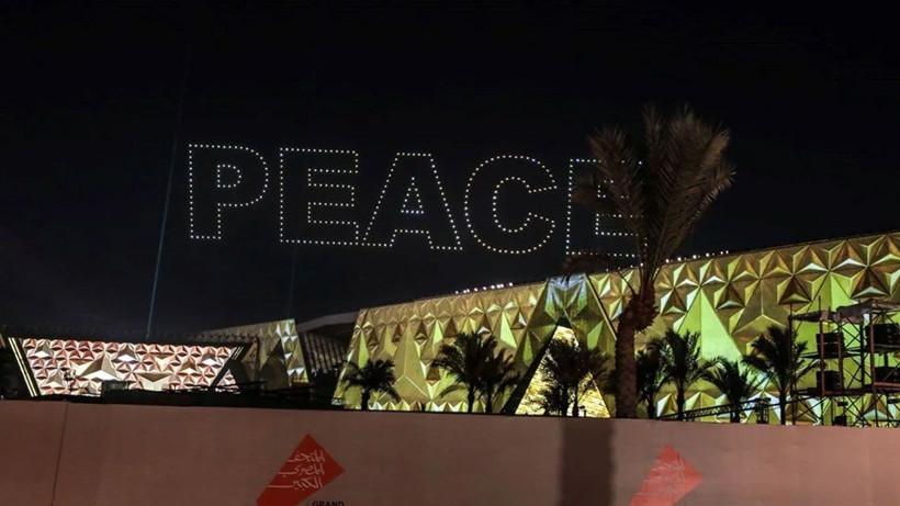 Mısır'da "dördüncü piramit": Büyük Mısır Müzesi törenle açıldı - Resim: 4