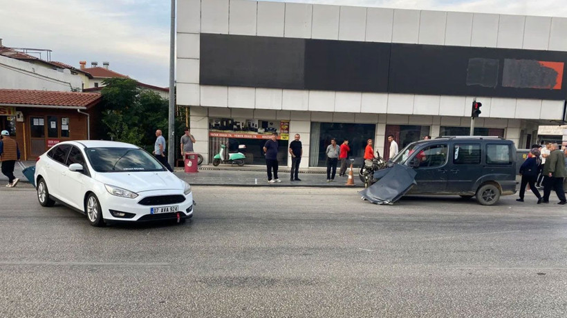 Antalya'da iki araç çarpıştı: Ehliyetsiz çıkan sürücüye 36 bin lira ceza - Resim: 2