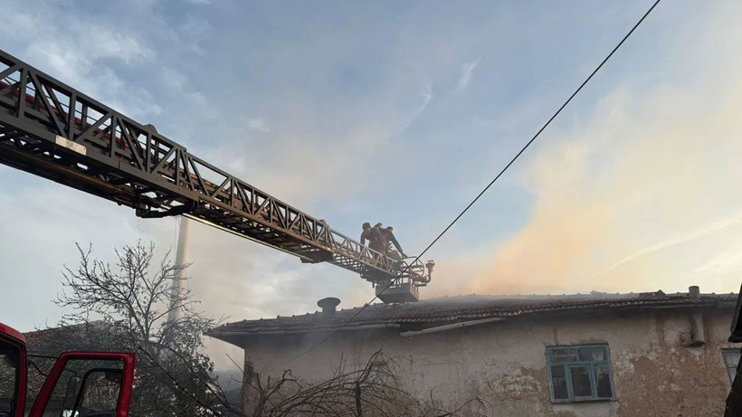 Kütahya'da yangın: İki ev ve bir ahır küle döndü - Resim: 2