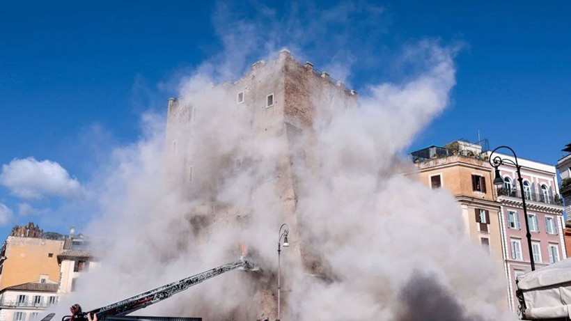 Roma'daki tarihi kulede çökme: Çok sayıda yaralı var - Resim: 3