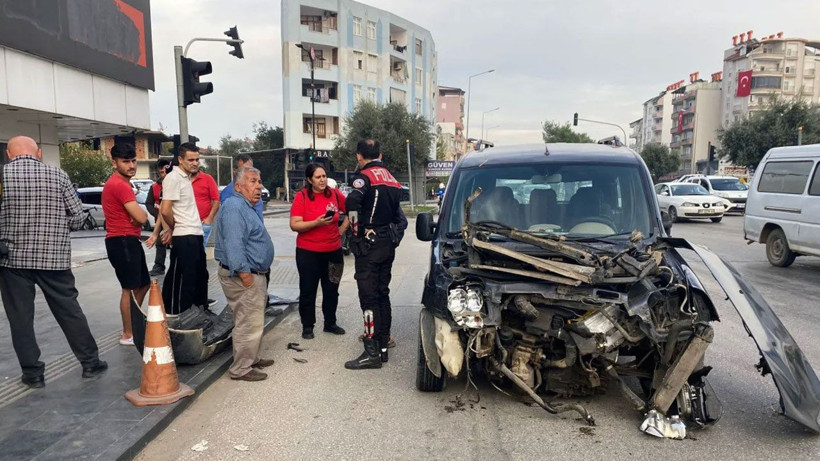 Antalya'da iki araç çarpıştı: Ehliyetsiz çıkan sürücüye 36 bin lira ceza - Resim: 3