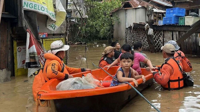 Filipinleri vuran Kalmaegi tayfunu 26 can aldı! Bir gecede sulara gömüldüler - Resim: 1