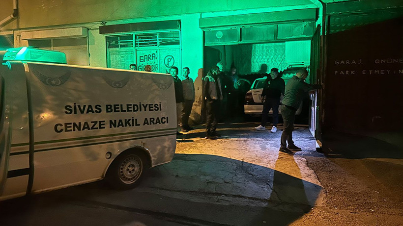 Garajda otomobilin içinde ölü bulundu - Resim: 3
