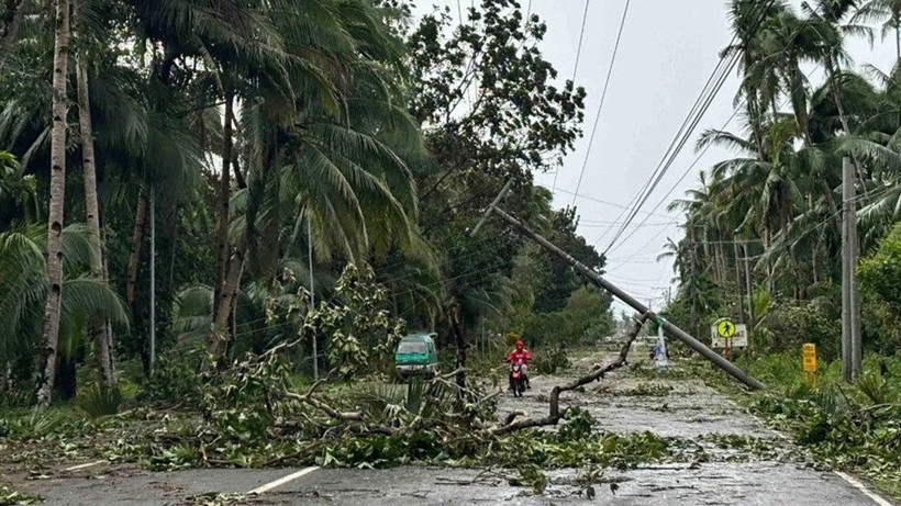 Filipinleri vuran Kalmaegi tayfunu 26 can aldı! Bir gecede sulara gömüldüler - Resim: 2