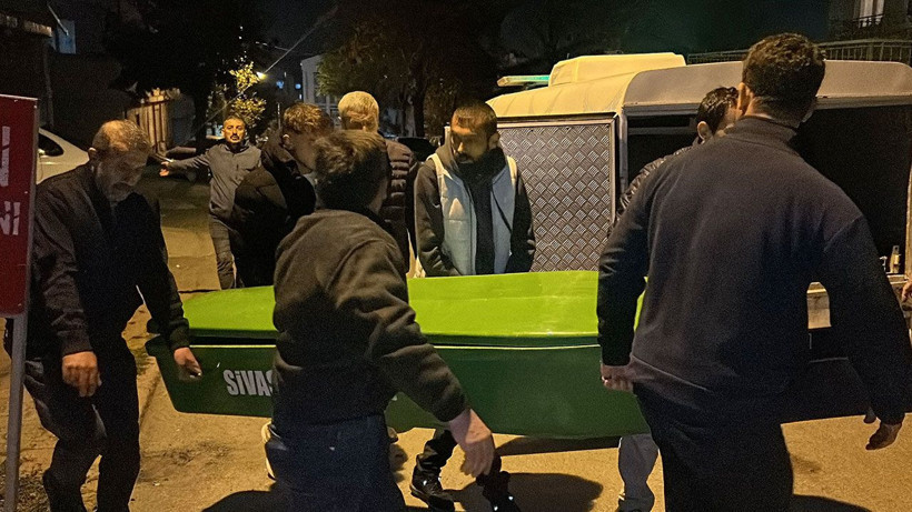 Garajda otomobilin içinde ölü bulundu - Resim: 4