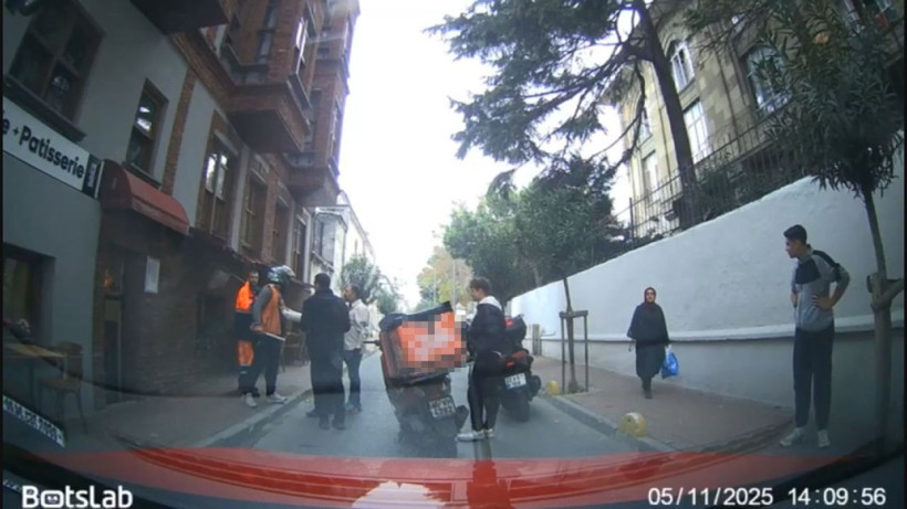 Fatih'te motosikletlilerin sopalı kavgası kamerada - Resim: 1