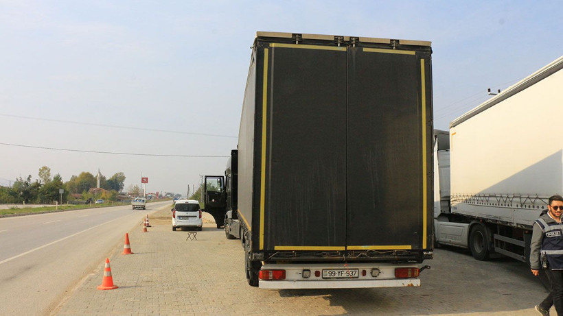 Durdurulan TIR'dan 11 kaçak göçmen çıktı - Resim: 1