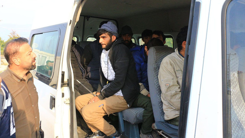 Durdurulan TIR'dan 11 kaçak göçmen çıktı - Resim: 4
