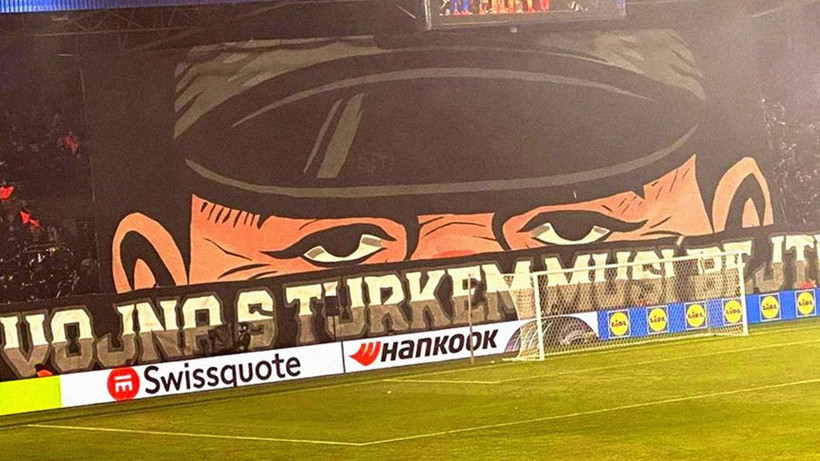 Viktoria Plzen taraftarlarının açtığı pankart! "Türklerle savaş olmalı" - Resim: 4