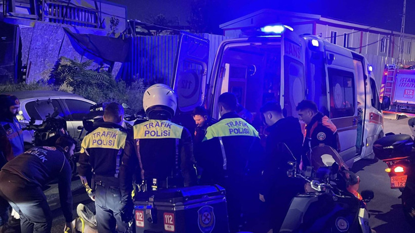 Sarıyer’de hafif ticari araç motosikletin üzerine devrildi: 2 yaralı - Resim: 2