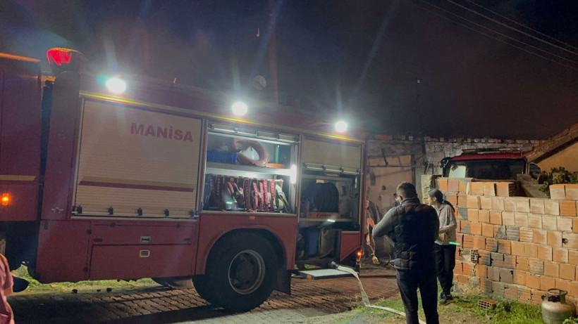 Turgutlu’da alevlere teslim olan iki evde hasar oluştu - Resim: 3