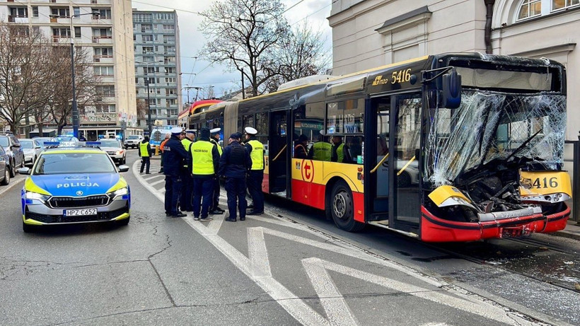 Varşova'da iki tramvay ile otobüs çarpıştı: 24 yaralı - Resim: 3