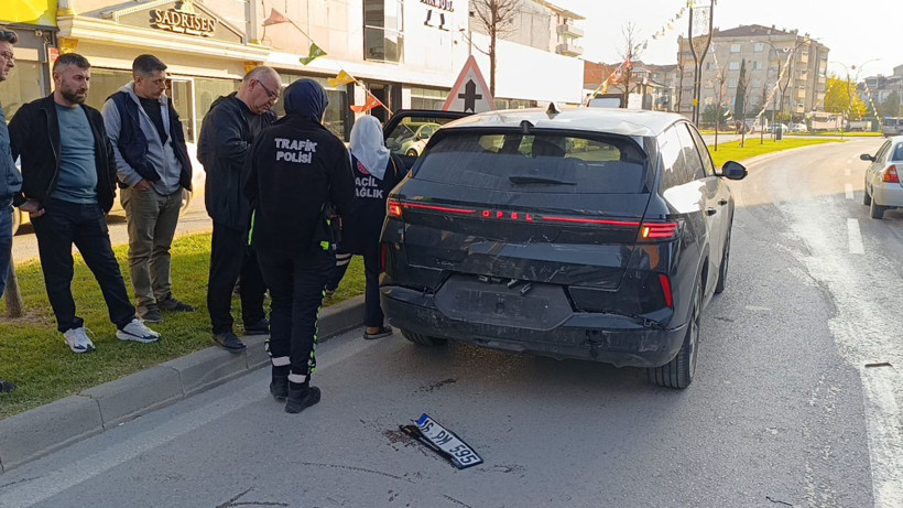 Cipe çarpan hafif ticari aracın sürücüsü yaralandı - Resim: 1