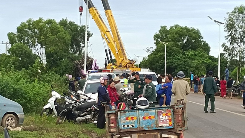 Kamboçya'da otobüs kazası: 13 ölü, 24 yaralı - Resim: 4