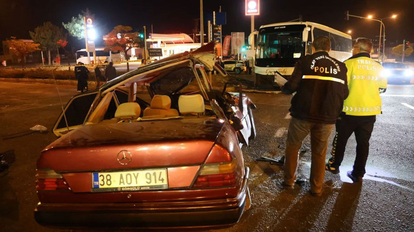 Nevşehir’de turistleri taşıyan otobüs kaza yaptı: 2 kişi hayatını kaybetti - Resim: 1