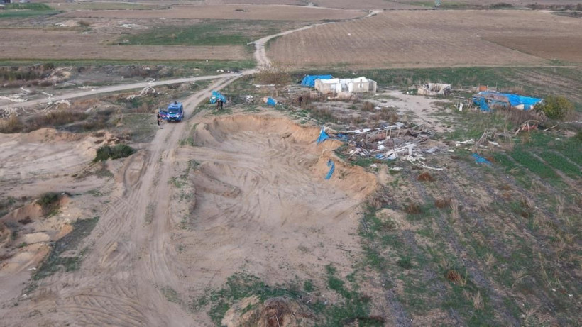 Antalya'da kum hırsızları sahilleri talan etti, kum ocağına dönen sahiller dronla görüntülendi - Resim: 1