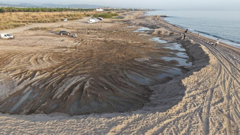 Antalya'da kum hırsızları sahilleri talan etti, kum ocağına dönen sahiller dronla görüntülendi - Resim: 3