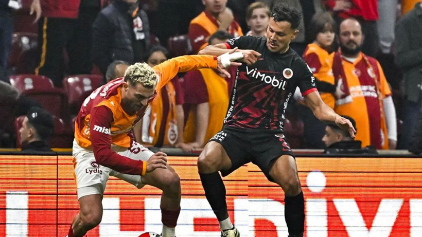 Trio ekibi birbirine girdi: Penaltı ve kırmızı kartlar! Galatasaray maçının önüne geçen pozisyon - Resim: 3