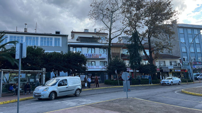 Aranan şüpheli, polise bıçakla direnince vurularak etkisiz hale getirildi - Resim: 1