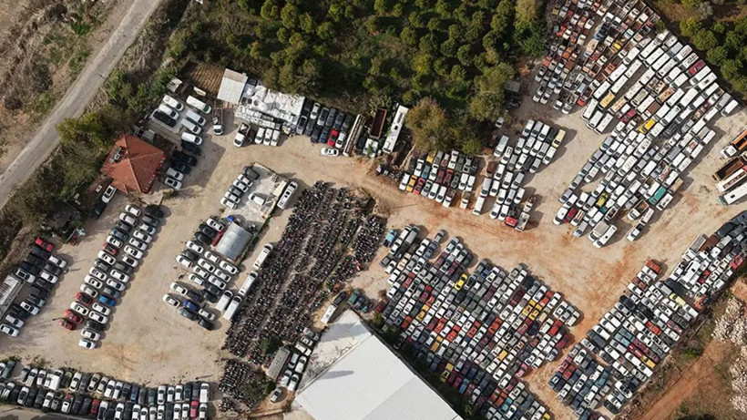 Yediemin araç mezarlığına döndü! Milyonluk araçlar çürümeye terk edildi - Resim: 3