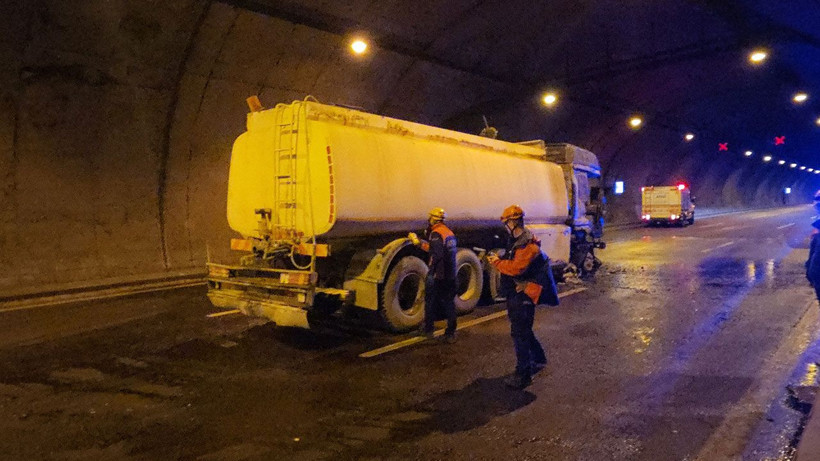 Tünelde alev alan su tankeri itfaiye ekiplerince söndürüldü - Resim: 3