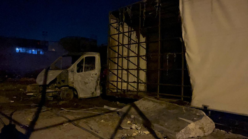 İzmir’de atık yığını alev aldı; bir kamyonet kullanılamaz hale geldi - Resim: 4