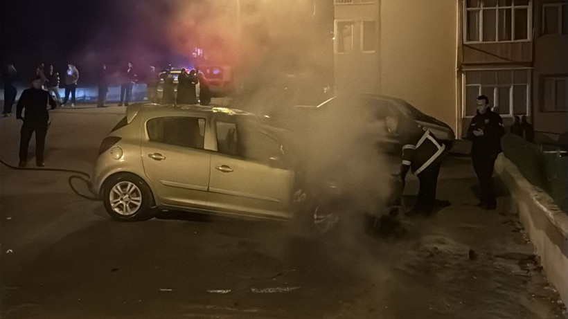 Park halindeki otomobil alev alev yandı - Resim: 3