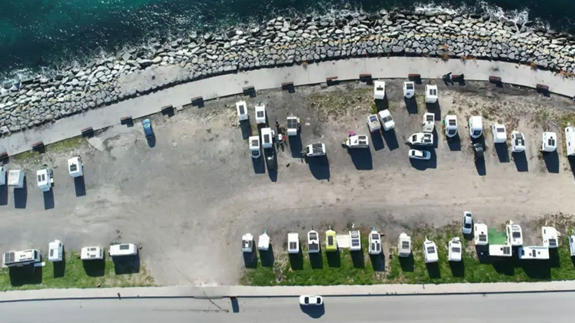 2,5 kilometrelik sahil şeridi karavan parkına döndü! Mahalleliden "kullanamıyoruz" isyanı - Resim: 3