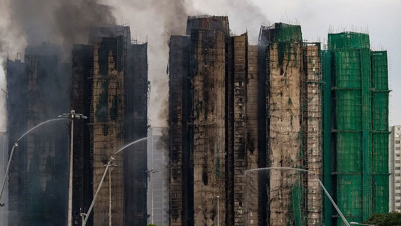 Hong Kong yangın faciası görüntülendi! Binalar çıra gibi yanmış - Resim: 4