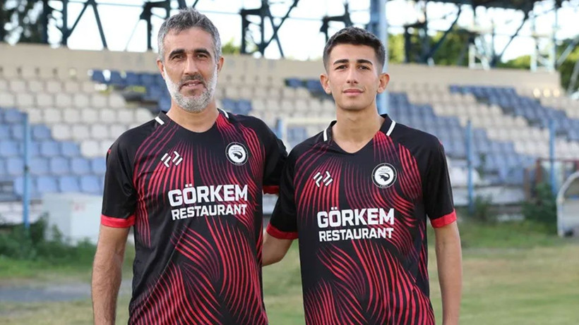 Baba ve oğlu aynı takımda oynuyor - Resim: 1