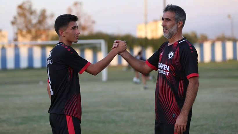 Baba ve oğlu aynı takımda oynuyor - Resim: 2