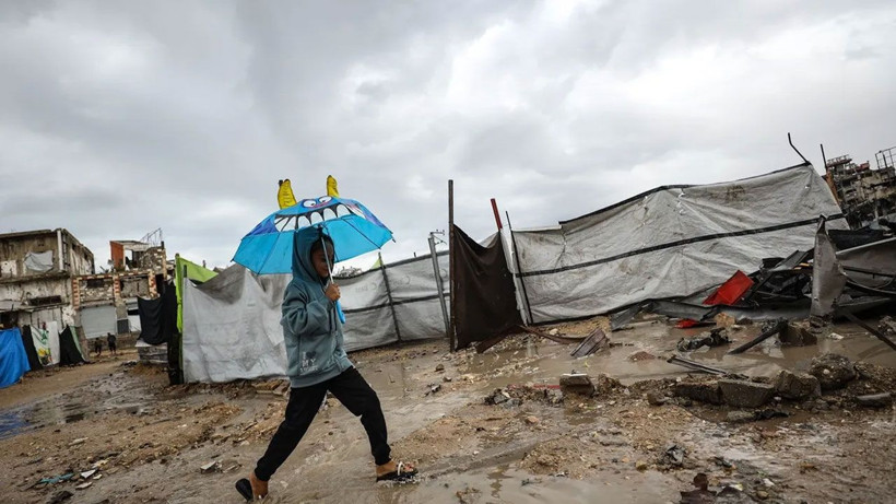 Yağmur altında uyuyan Gazzeli çocuklar... - Resim: 3