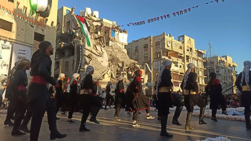 Gazze'de savaşın gölgesinde toplu nikah töreni: 54 çift dünya evine girdi - Resim: 2