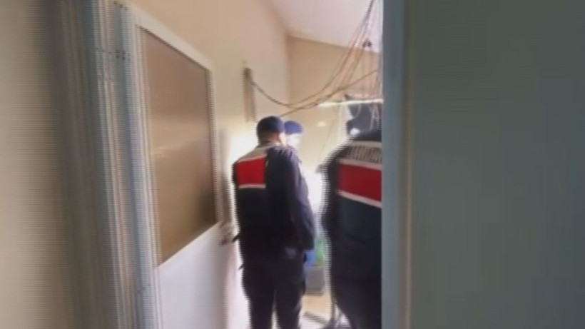 Arnavutköy'de 580 gündür aranan şüpheli evinde uyuşturucu madde yetiştirirken yakalandı - Resim: 1