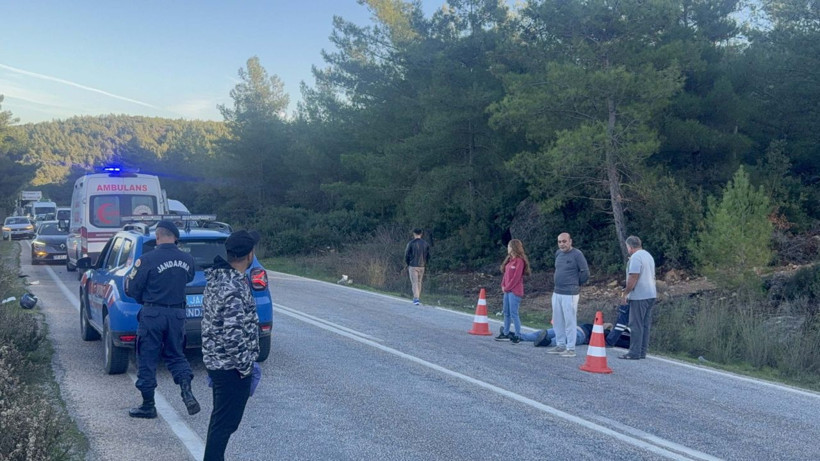 Motosikletin ikiye ayrıldığı kazada 2 yaralı - Resim: 1