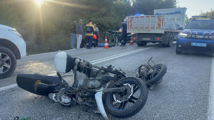 Motosikletin ikiye ayrıldığı kazada 2 yaralı - Resim: 4