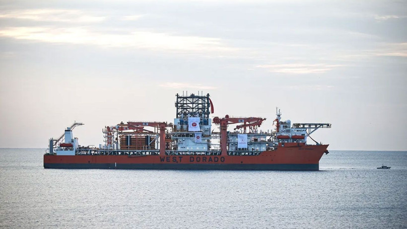 Enerji filosu genişliyor: Türkiye'nin 6. derin sondaj gemisi Mersin'de - Resim: 1