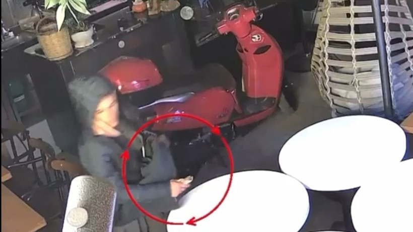 Sadaka kutusunu çalan şüpheli yakalandı; o anlar kamerada - Resim: 3