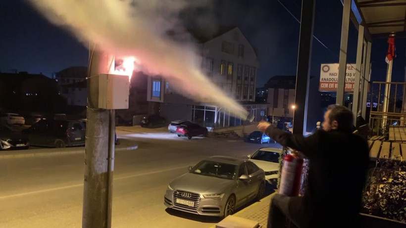 Cemevinde korku dolu anlar: Elektrik panosu patladı - Resim: 4