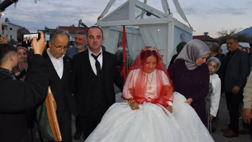 Muğla'da alışılmadık düğün: Gelin ve damat cam vitrinde - Resim: 2