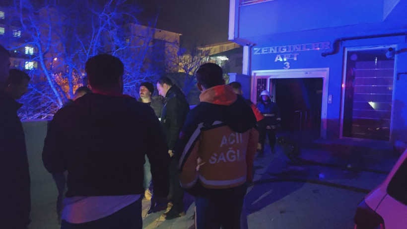 Erciş’te apartmanda yangın: 15 kişi dumandan etkilendi - Resim: 3