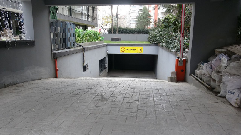 Kadıköy’de lüks oto galerisi boşaltıldı: 11 milyar TL’lik vurgun iddiası - Resim: 4