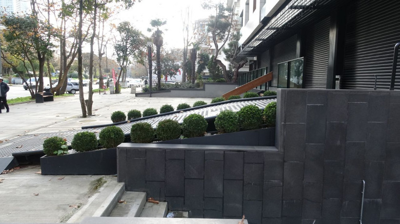 Kadıköy’de lüks oto galerisi boşaltıldı: 11 milyar TL’lik vurgun iddiası - Resim: 1