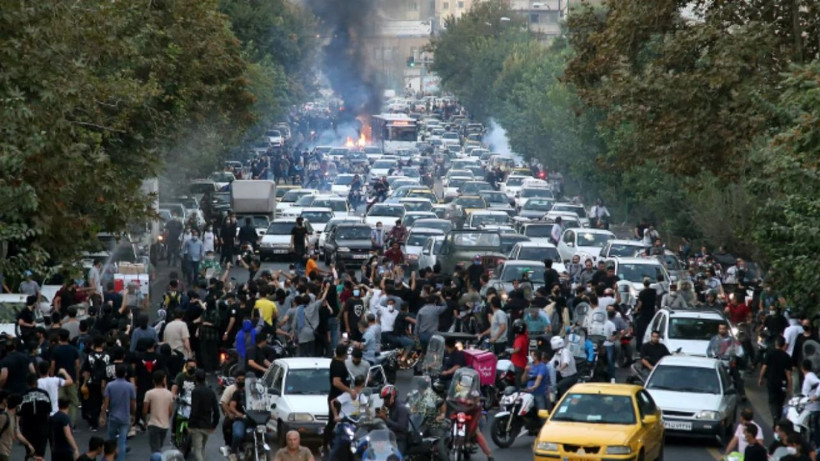 İran’da ekonomik kriz: Tahran’da kur şoku sonrası halk sokağa indi - Resim: 4