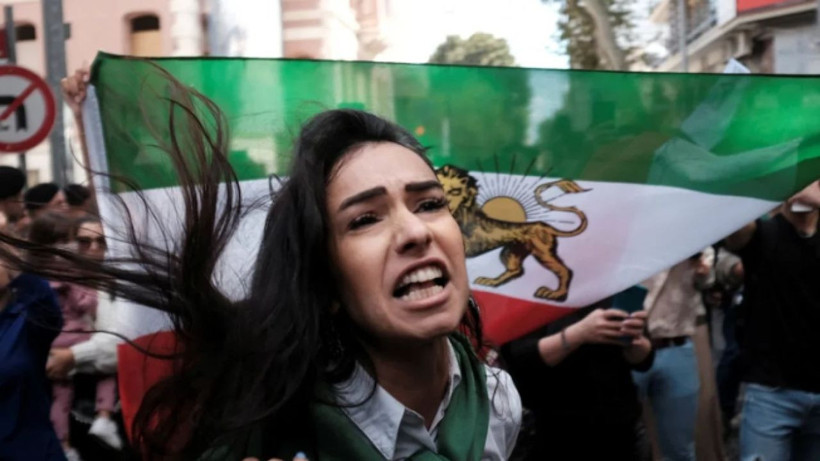 İran’da ekonomik kriz: Tahran’da kur şoku sonrası halk sokağa indi - Resim: 2