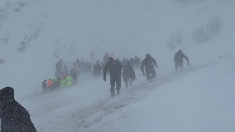 Artvin’de çığ bölgesinde arama çalışmalarına ara verildi - Resim: 1